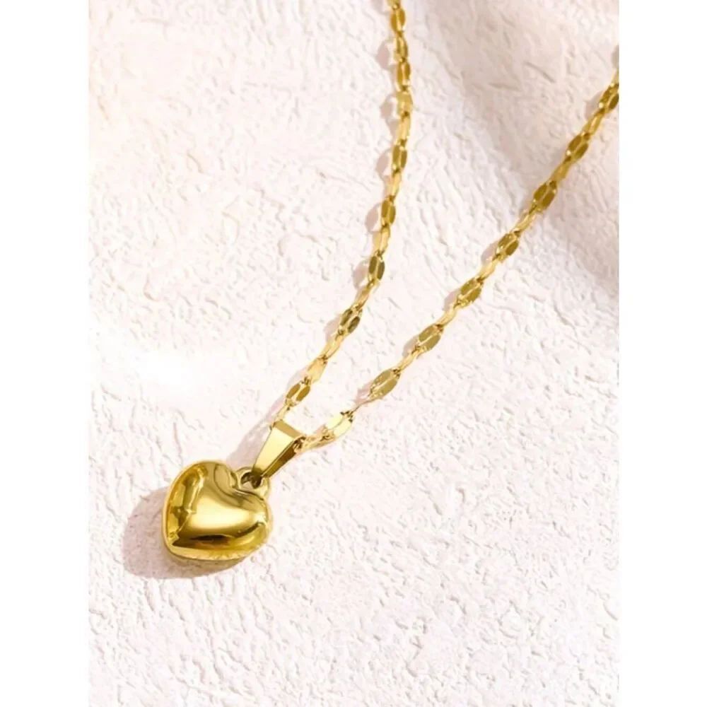 NWT 18” Gold Plated Stainless Steel Puffed Heart Pendant Lip Chain Necklace